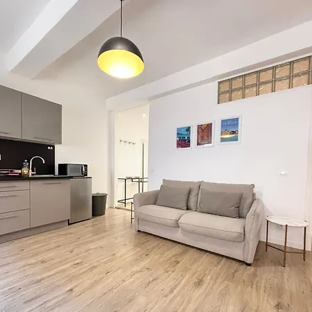 Old Town Charming Separate Bedroom - Ac Daire Nice
